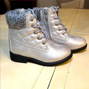 MINI MIA PABLA SILVER CHILDS BOOTS SIZE 9